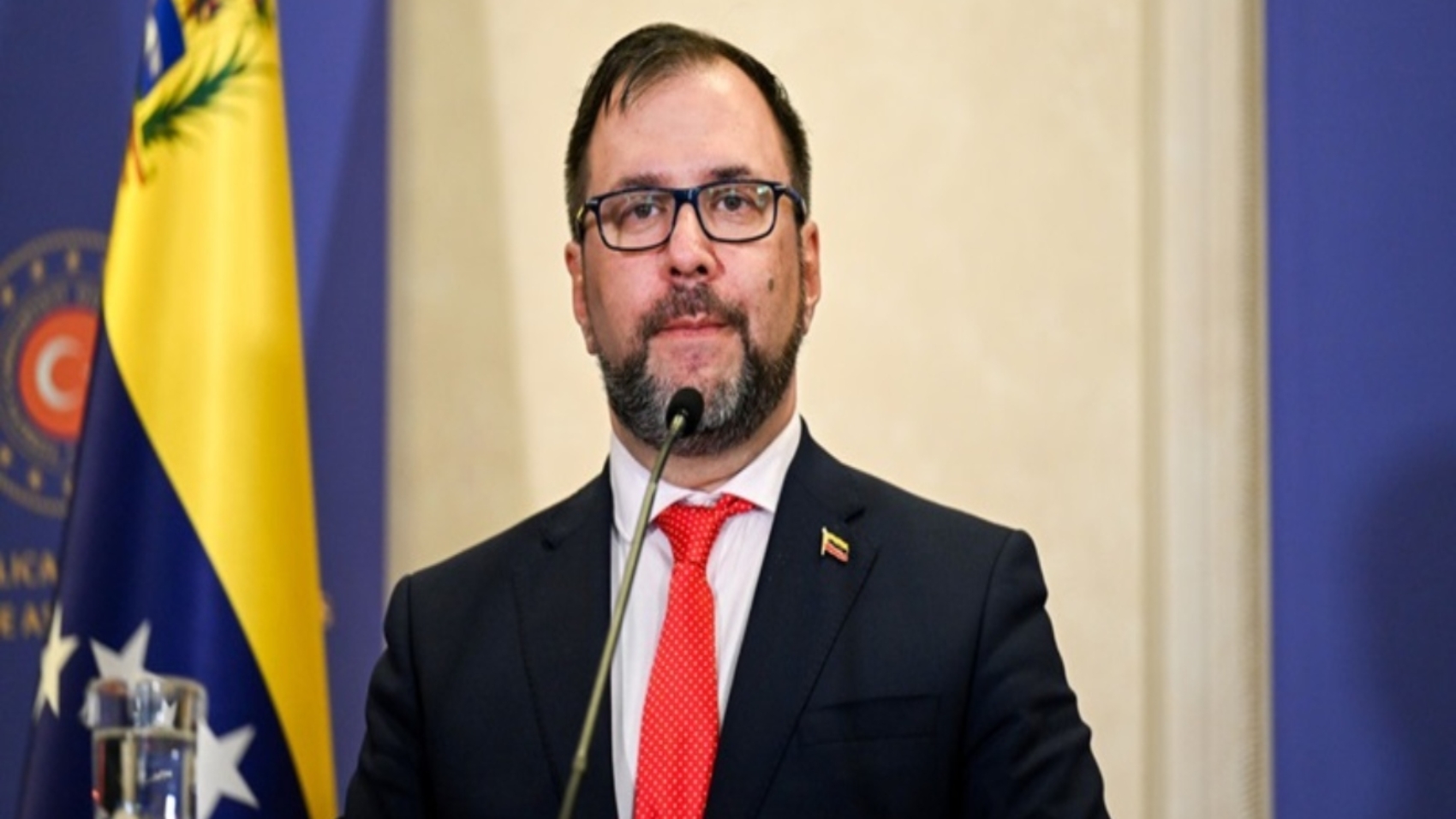 Canciller-Yvan-Gil