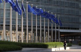 La Comisión Europea condena el veto de EEUU a cinco ciudadanos europeos