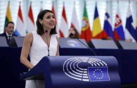 Eurodiputada Montero: ¡Es inadmisible que Estados Unidos esté amenazando con una invasión a Venezuela!