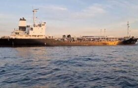 Irán detiene petrolero con 4 millones de litros de combustible de contrabando