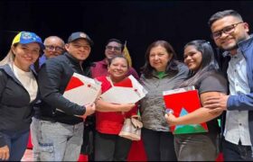 Más de 200 familias caraqueñas reciben viviendas dignas y propias