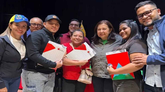 Más de 200 familias caraqueñas reciben viviendas dignas y propias