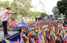 Presidente Nicolás Maduro: El pueblo venezolano consolida su defensa y unión nacional