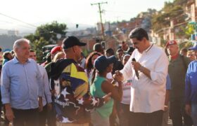 Maduro lidera jornada de consolidación de obras junto al poder popular