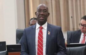 Keith Rowley rechaza actitud sumisa de primera ministra de Trinidad y Tobago hacia EEUU