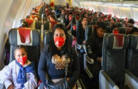 Gobierno de EE.UU. suspende unilateralmente retorno de migrantes venezolanos