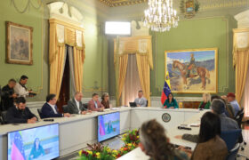 Presidenta Encargada exhorta a realizar un encuentro con todos los sectores políticos del país
