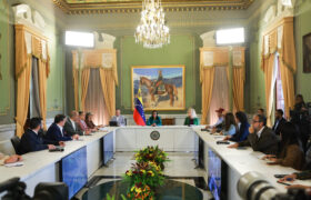 Presidenta Encargada Delcy Rodríguez sostiene reunión con integrantes del «Programa para la Convivencia y la Paz» de Venezuela