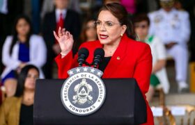 Presidenta de Honduras condena ataque de EE.UU. contra Venezuela