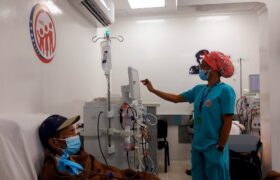 Garantizan hemodiálisis pese a ataque a almacén en La Guaira