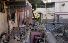 «Estaban durmiendo y les explotó una bomba»: Cabello denuncia muerte de civiles en el ataque de EE.UU.