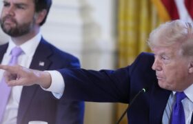 Trump anuncia un arancel del 25 % a «cualquier país que haga negocios» con Irán