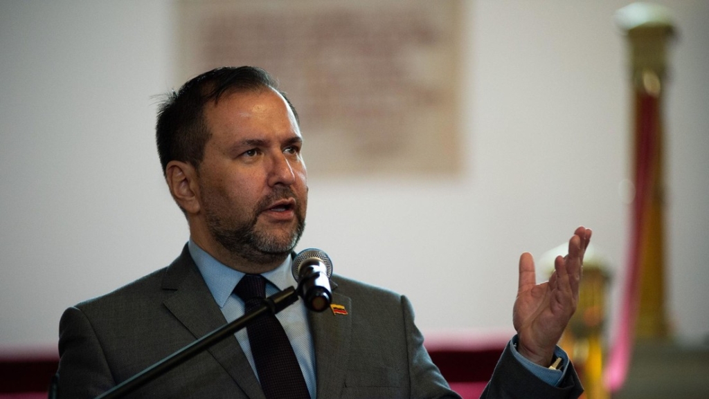 696971c9e9ff7120645c0544