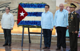 Bruno Rodríguez rindió homenaje a los combatientes fallecidos en defensa de la Revolución Bolivariana