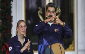 Presidente Maduro y Cilia Flores solicitan al juez asistencia consular de Venezuela