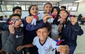 Movimiento Corazón Artesano celebra Fiesta de las Muñecas con jóvenes estudiantes