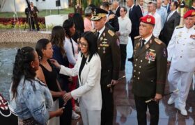 Ministro Padrino López: FANB se compromete acatar el llamado a la unidad hecho por la presidente Delcy Rodríguez