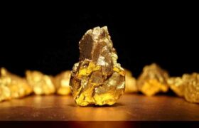 Oro marca récord histórico y supera los 4.700 dólares por onza en medio de tensiones globales