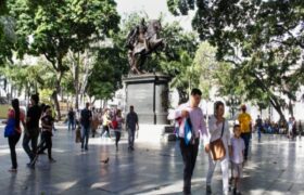 Cuando despertó, el país todavía estaba allí