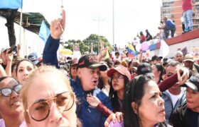 Diosdado Cabello lideró marcha en Caracas exigiendo la liberación de Maduro y Cilia Flores