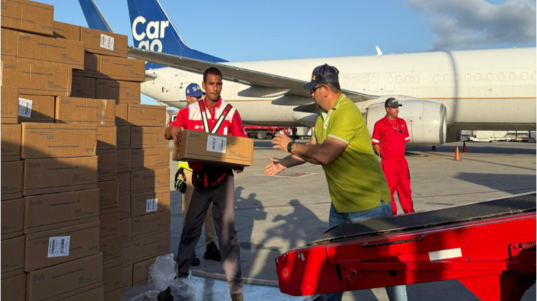 cortesia-llegada-de-insumos-medicos-54525