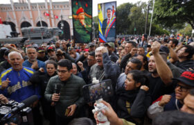 Pueblo venezolano exige fe de vida del presidente Maduro y de la primera dama Cilia Flores