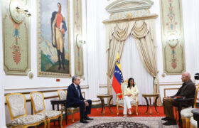 Presidenta Encargada recibe a José Luis Rodríguez Zapatero en el Palacio de Miraflores