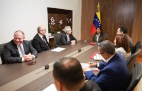 Venezuela robustecerá sector hidrocarburos mediante alianzas con empresa petrolera francesa Maurel & Prom