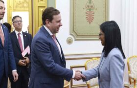 Presidenta encargada Delcy Rodríguez y directivos de Shell evalúan proyectos gasíferos