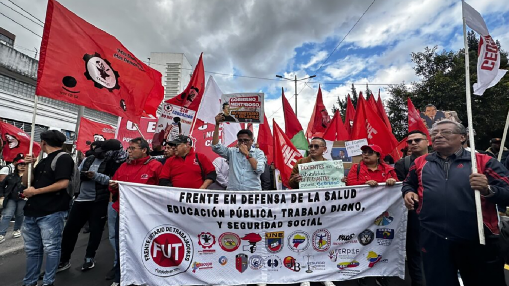 Gremios en Ecuador llaman a paro nacional contra medida que extiende jornada laboral a 12 horas