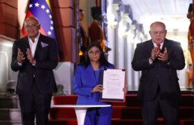Delcy Rodríguez instruye revisión de casos no contemplados en la Ley de Amnistía