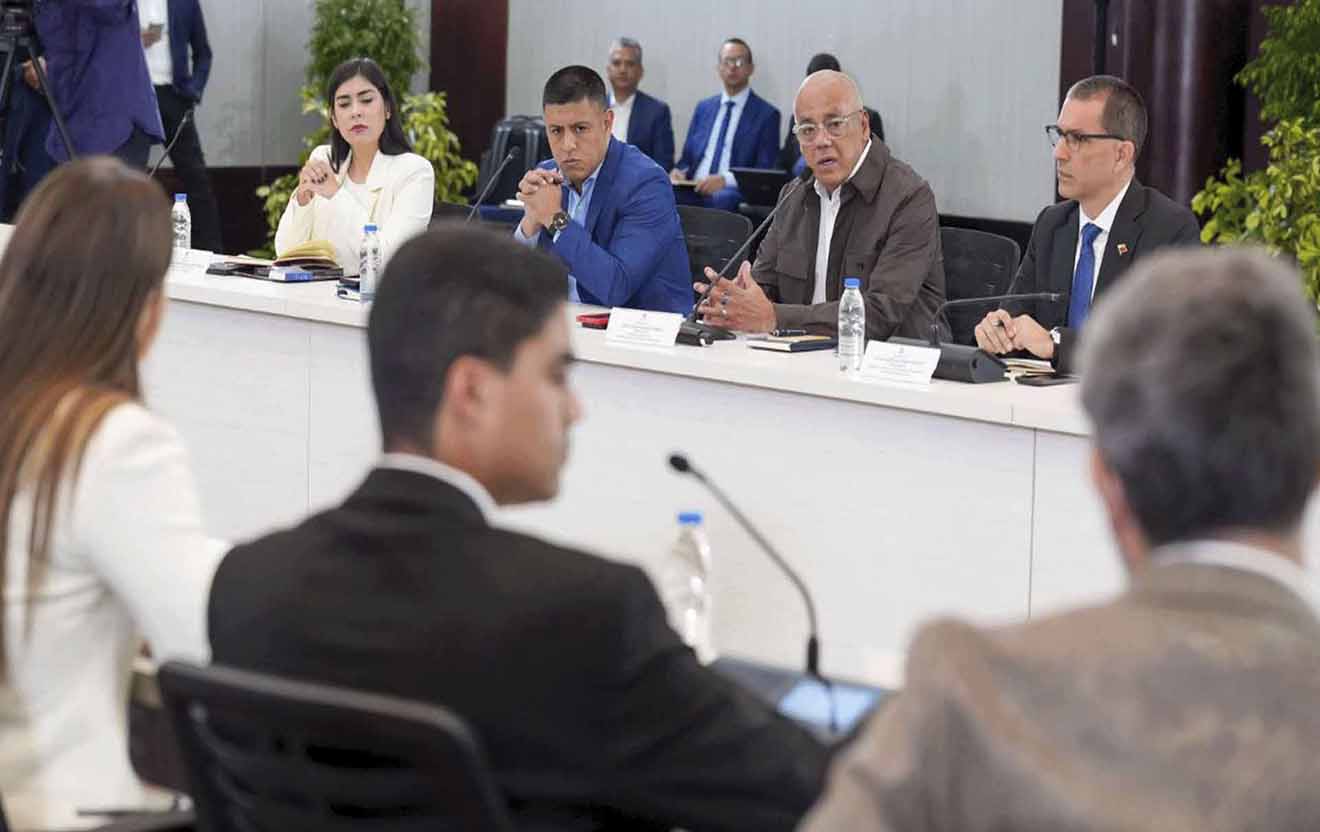 Jorge Rodríguez lidera reunión con la Comisión para la Convivencia Democrática y la Paz en Venezuela copia