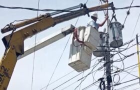 Instalan más de 80 transformadores para beneficiar a familias larenses