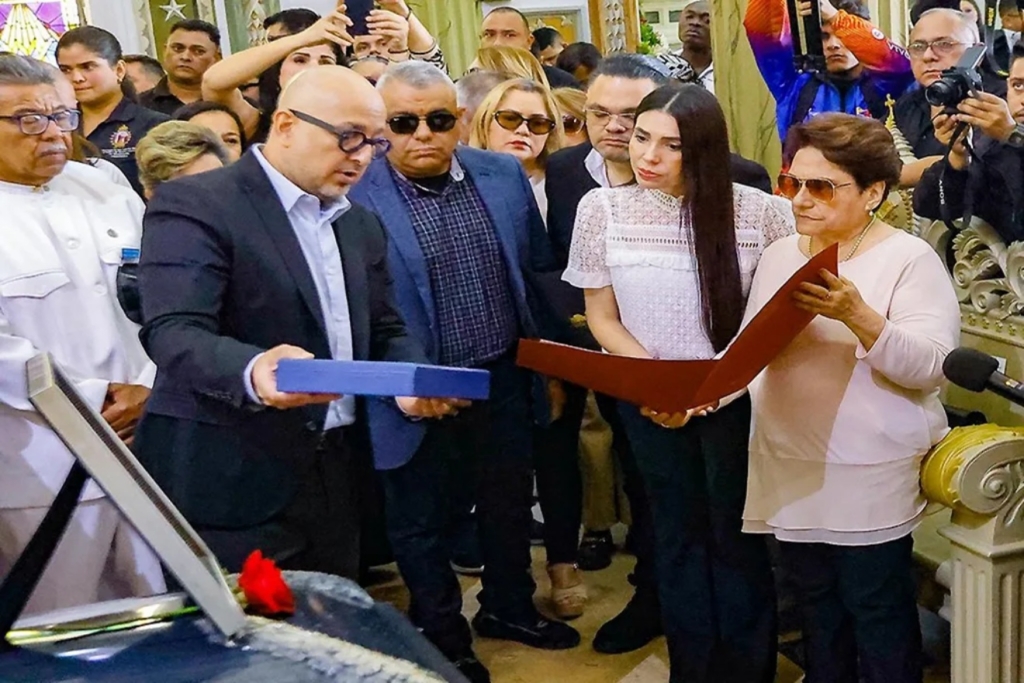 Orden-Francisco-de-Miranda-a-Renato-Aguirre-5-t