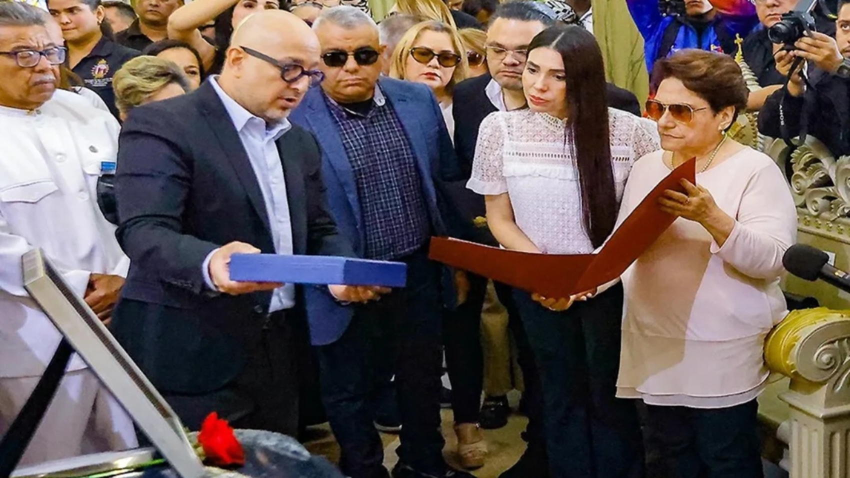 Orden-Francisco-de-Miranda-a-Renato-Aguirre-5-t