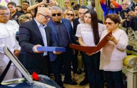 Renato Aguirre recibe la Orden Francisco de Miranda post mortem por su voz poética que unió a la nación