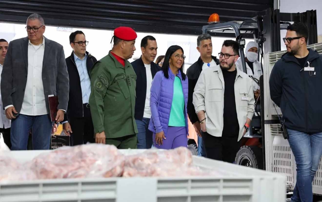 Presidenta encargada lideró jornada productiva en la Planta Procesadora de Alimentos Río de Oro copia