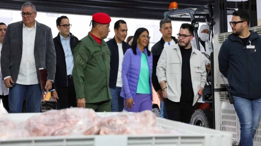 Presidenta encargada lideró jornada productiva en la Planta Procesadora de Alimentos Río de Oro copia