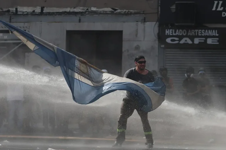 ame4181-argentina-trabajo-768x512