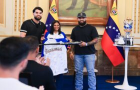 Presidenta Encargada: Tenemos la camisa de Venezuela para remontar dificultades