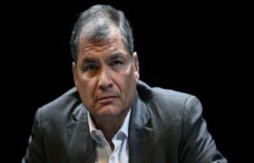 Expresidente Rafael Correa denuncia plan para incriminar su Gobierno con narcotráfico