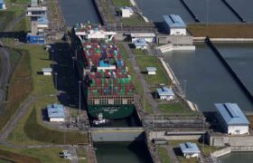 China acusa a EE.UU. de actuar con “mentalidad de guerra fría” por disputa en el canal de Panamá