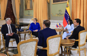 Presidenta (E) Delcy Rodríguez recibe a delegación del Senado de EE.UU. en Miraflores
