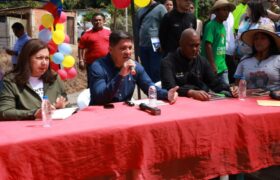 Consolidan proyecto de electrificación en la Comuna Agroecológica Turística El Gran Topo