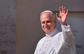 Papa León XIV pide poner fin a la violencia en Medio Oriente
