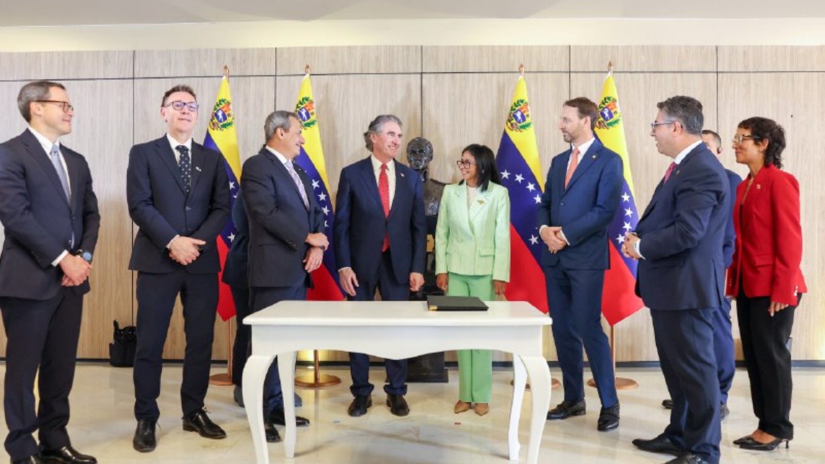 4994681120393726852