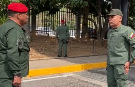 Ministro González López fortalece Apresto Operacional del Ejército en reunión estratégica