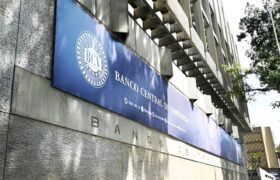 Banca venezolana recupera operatividad internacional tras levantamiento de restricciones de la OFAC