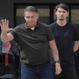 Bolsonaro sale del hospital y regresa a casa para continuar su condena domiciliaria