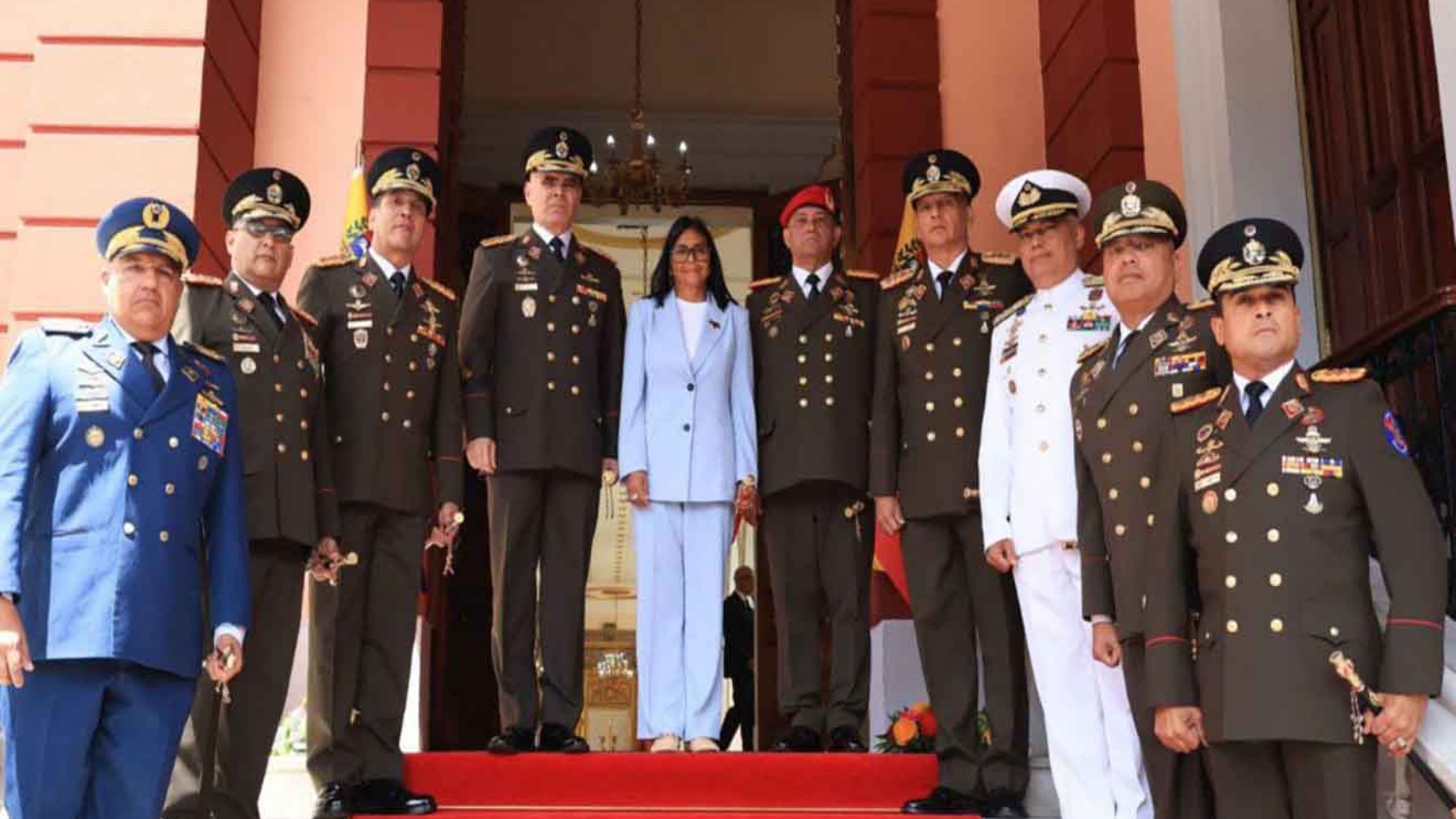 Delcy Rodríguez reconoció valía de Padrino López como ministro de Defensa